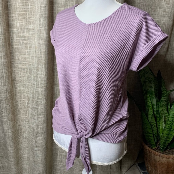W5 Tops - W5 Anthropologie tie front boxy textured top🌸